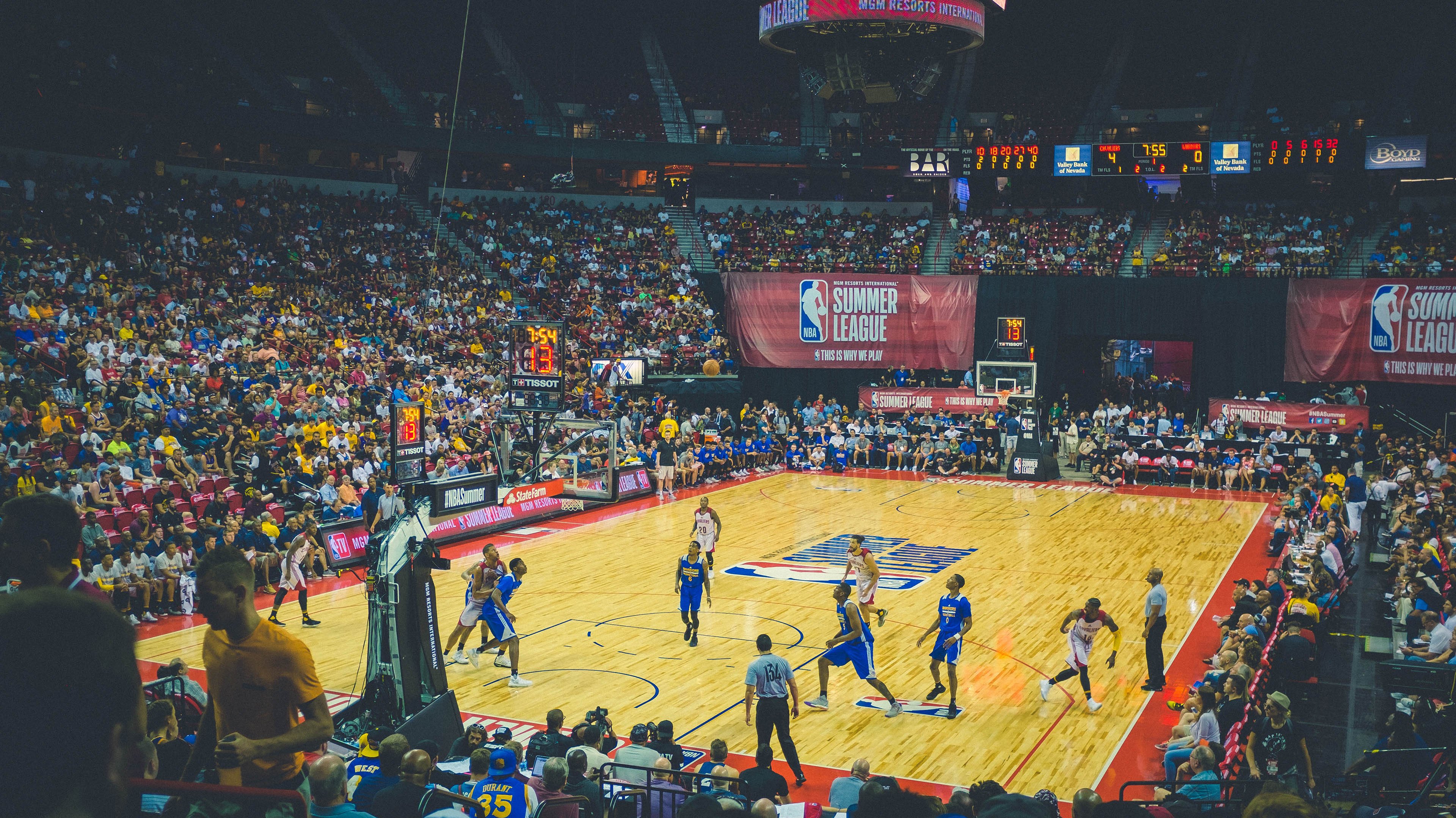 《未来已来:英雄联盟“未来科技”系列皮肤开启未来战场新纪元》